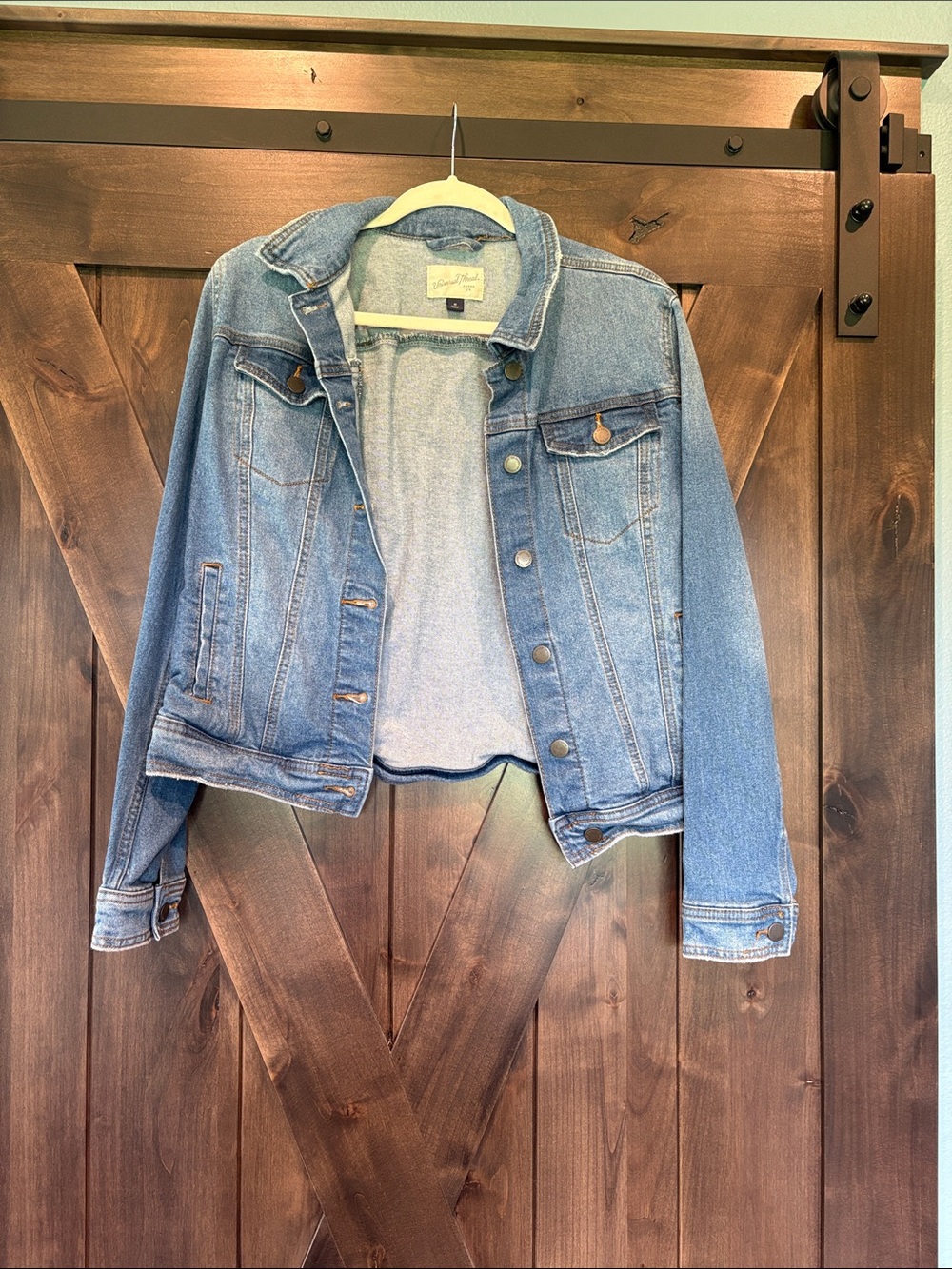 Universal Thread Medium Blue Denim Trucker Jacket